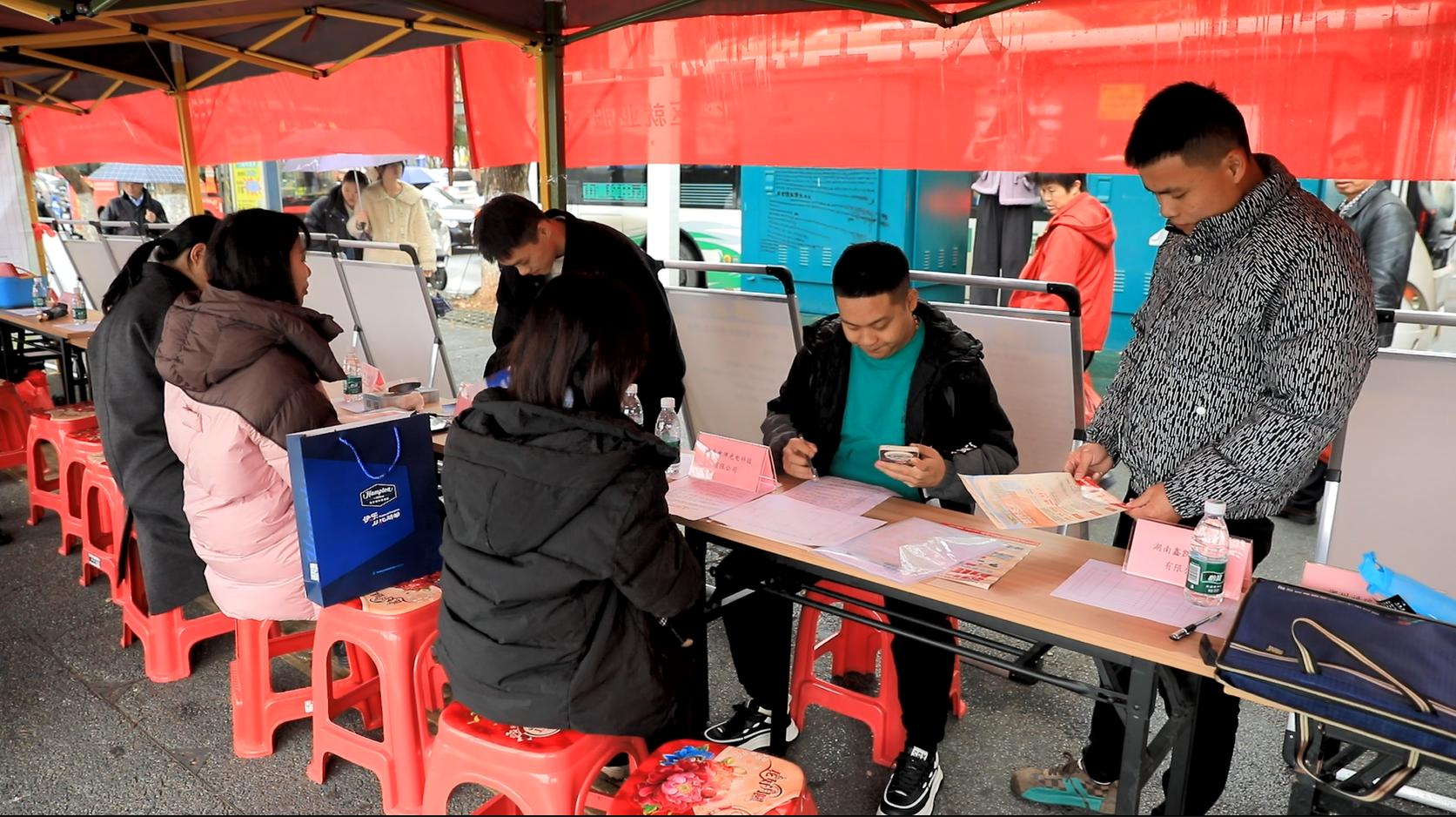 郴州市北湖公园 职引未来--2025年全国城市联合招聘高校毕业生春季专场活动